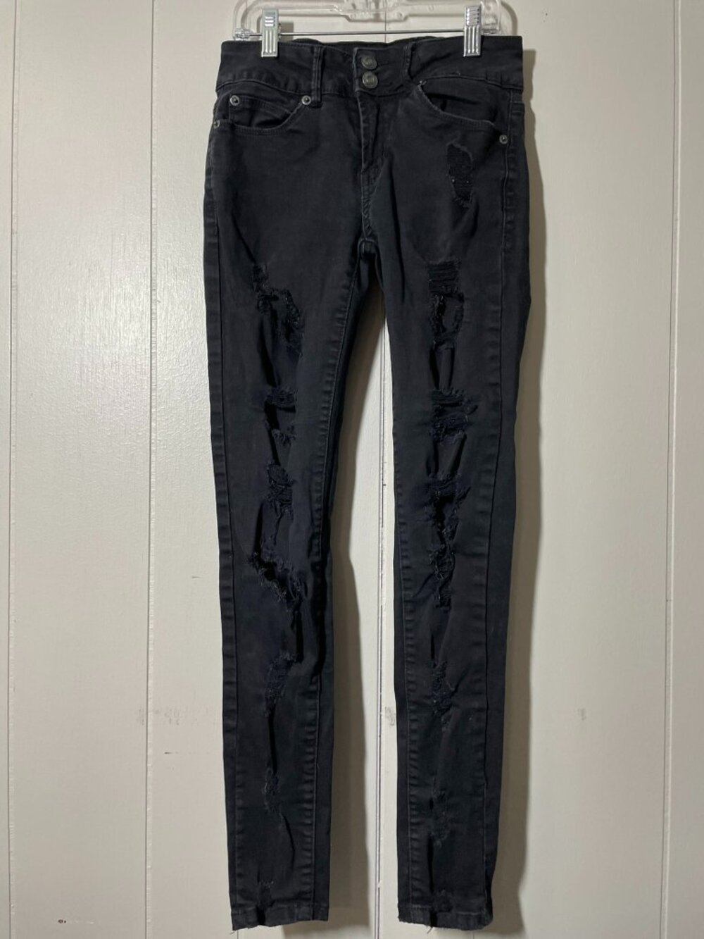 Rue21 black skinny jeans ripped jeans size 1